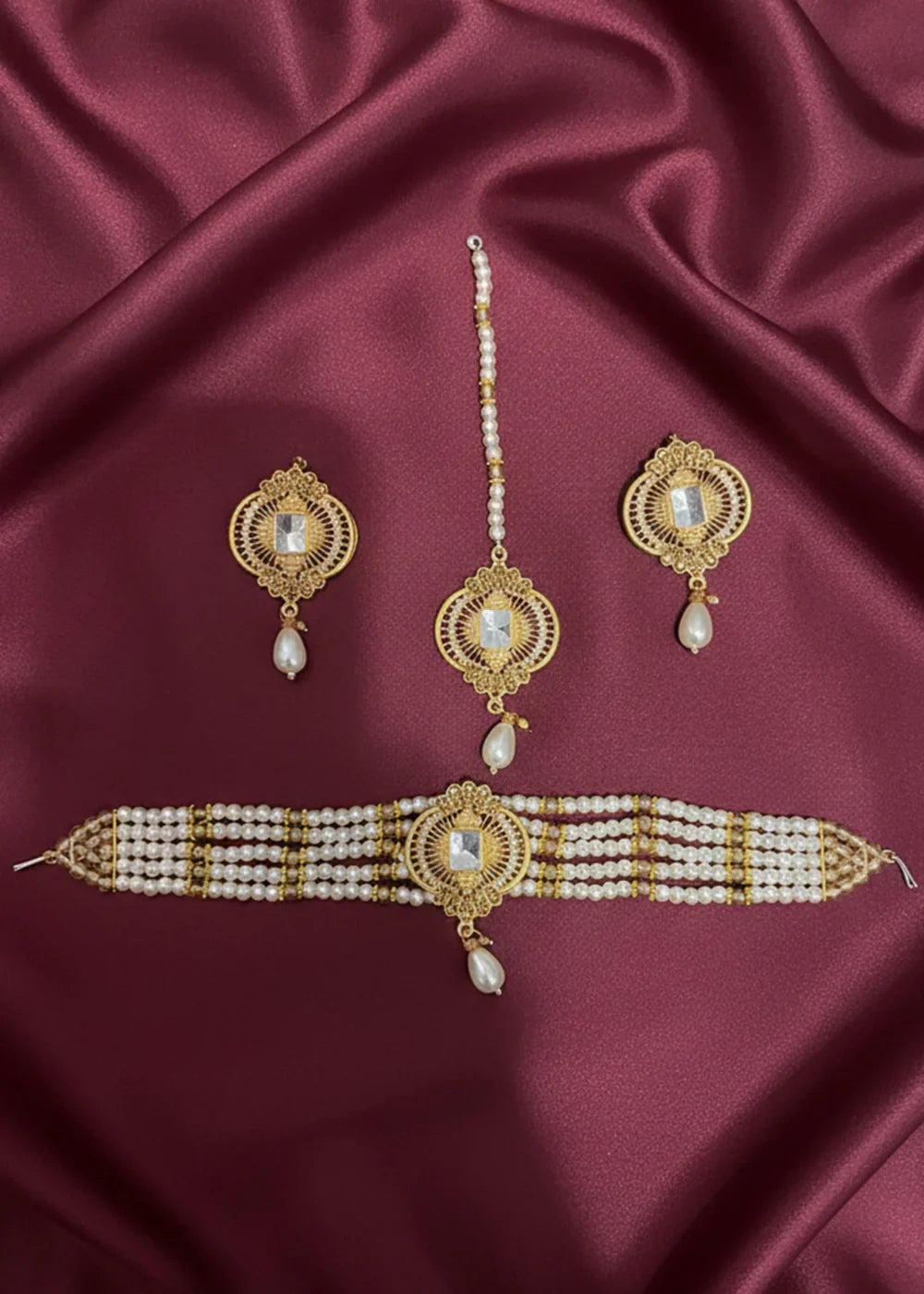 Squarl Pearl Choker