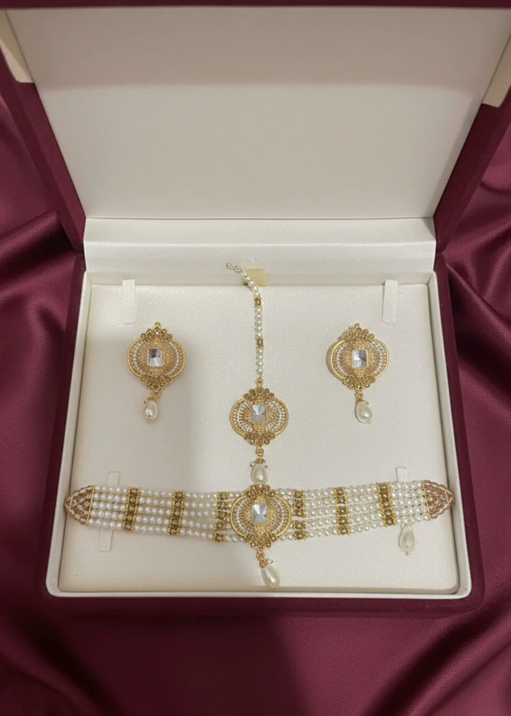 Squarl Pearl Choker