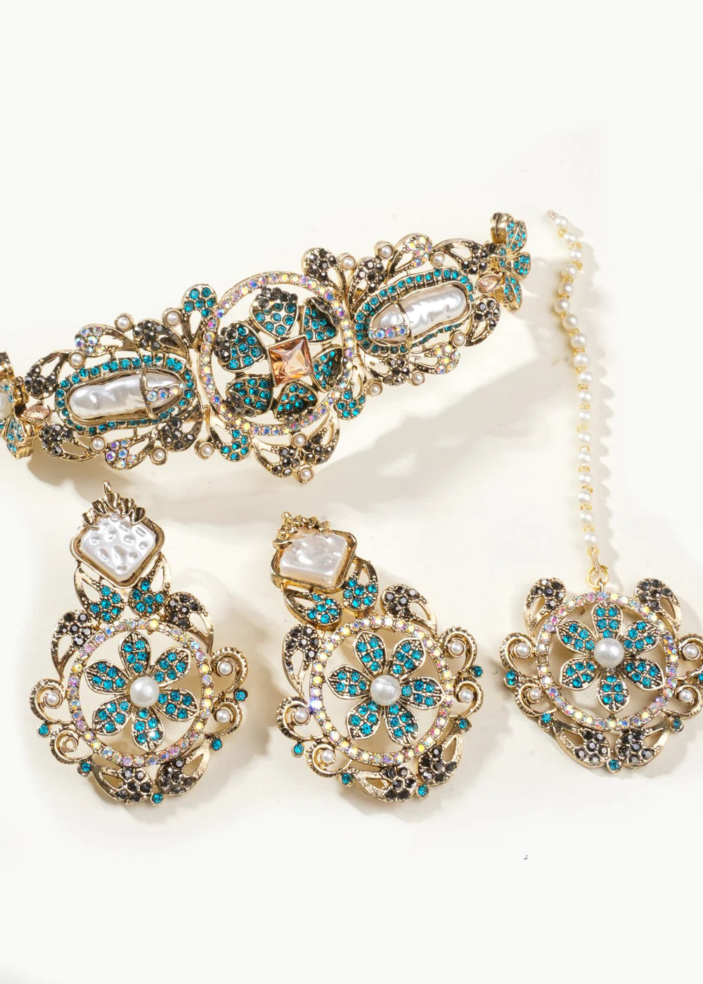 Basra Pearl Choker