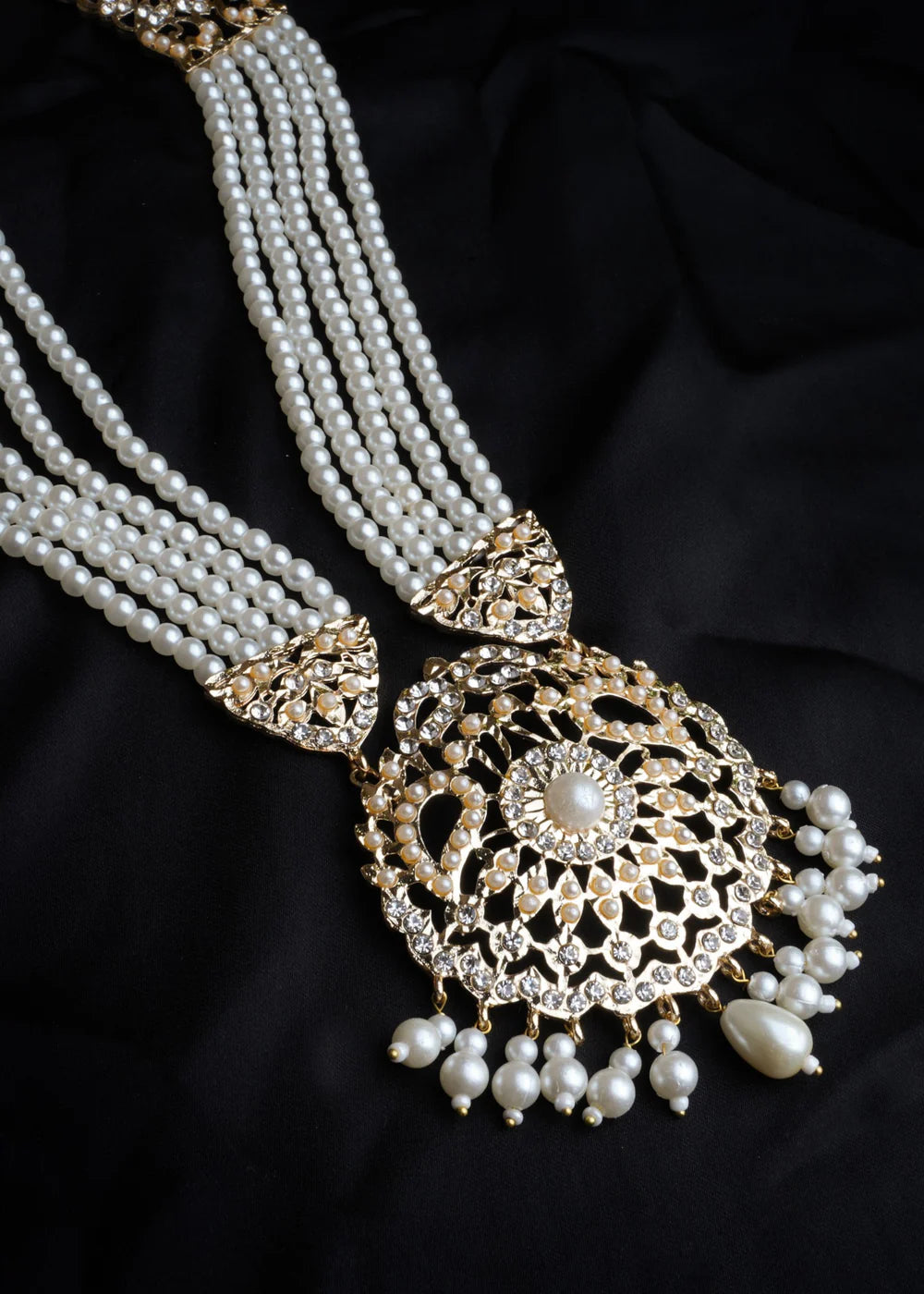Zarnoora Mala